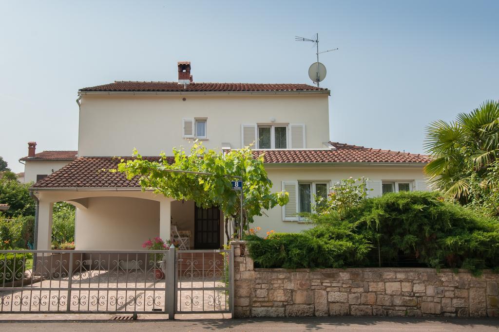 Studio And Apartment Nadia With Garden Poreč Exterior foto