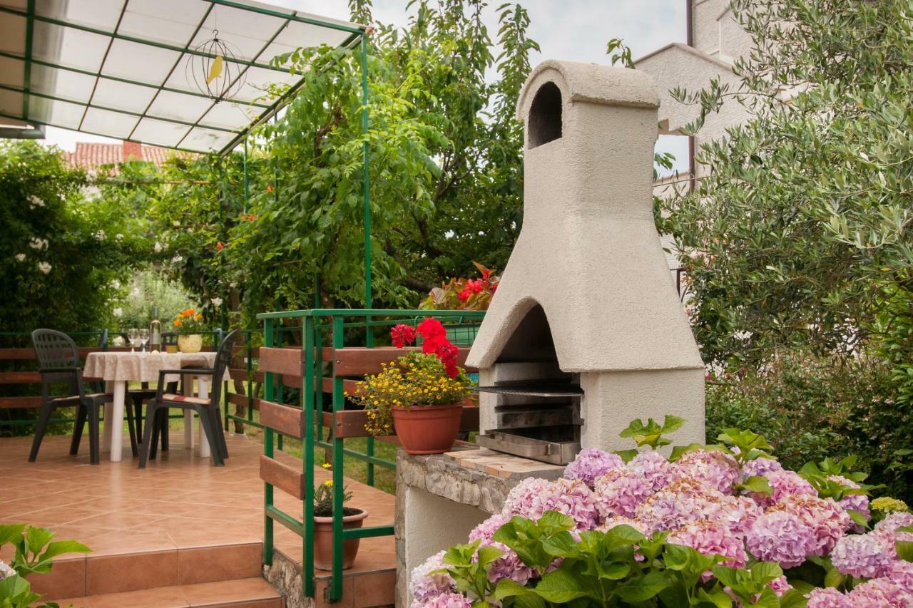Studio And Apartment Nadia With Garden Poreč Exterior foto